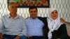 Selahattin Demirtaş, Aralık ayında vefat eden babası Tahir Demirtaş ve annesi Sadiye Demirtaş'la beraber (ARŞİV)