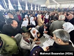 İlk turda sonuç alınamayan yerlerde ikinci tur seçime gidiliyor.