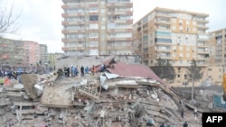 Depremden dakikalar sonra kriz masası kuran Diyarbakır Kent Koruma ve Dayanışma Platformu, hazırladığı raporu depremin yıldönümünde basın toplantısıyla açıkladı. 