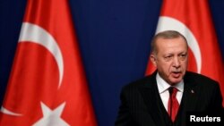 Cumhurbaşkanı Recep Tayyip Erdoğan, Amerika seyahati öncesi havalimanında açıklamalarda bulundu.