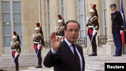 Türkiye, Fransa Cumhurbaşkanı François Hollande'ın 2013'te Brüksel-Ankara ilişkilerine yeni ivme kazandıracak adımlar atmasını bekliyor.