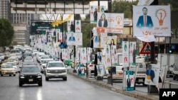 Süleymaniye kentinde caddeler seçim nedeniyle afişlerle kaplandı.