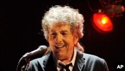 Bob Dylan, Nobel Edebiyat Ödülü'nü 2016'da almıştı.